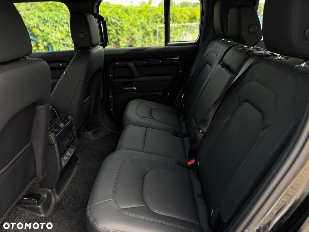 Land Rover Defender - 20