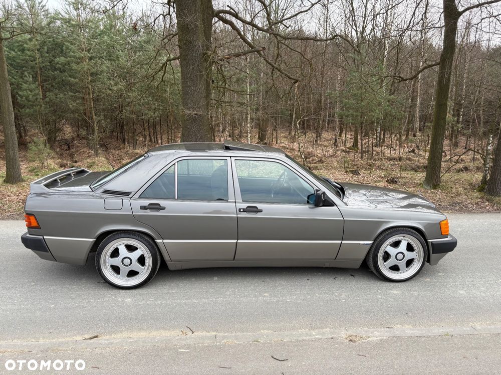 Mercedes-Benz W201 (190) - 2