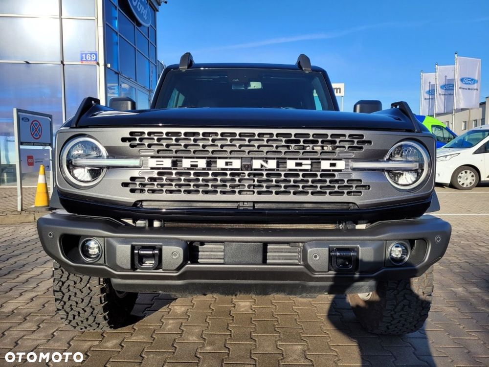 Ford Bronco - 4