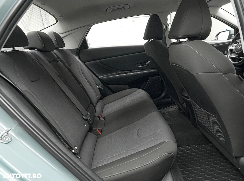Hyundai Elantra 1.6 l 123 CP CVT Exclusive Navi - 17