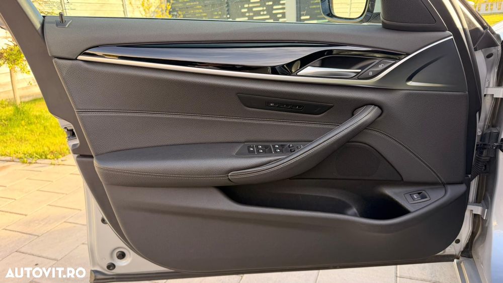 BMW Seria 5 520i Aut. Luxury Line - 15