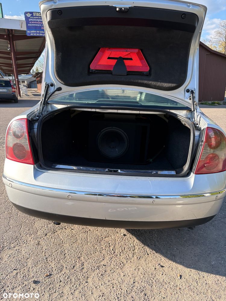 Volkswagen Passat 1.9 TDI Highline - 9