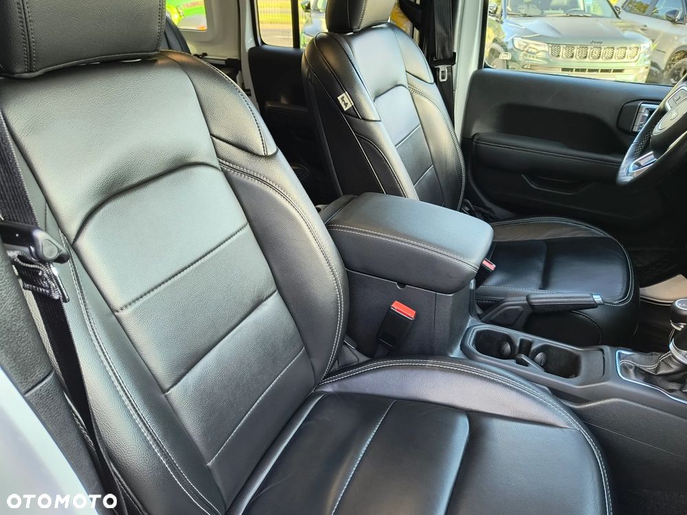Jeep Wrangler - 12