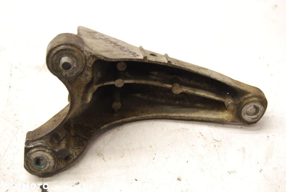 ŁAPA WSPORNIK SILNIKA PRAWY 4Z7199308B 4.2 BBK AUDI A4 S4 - 2