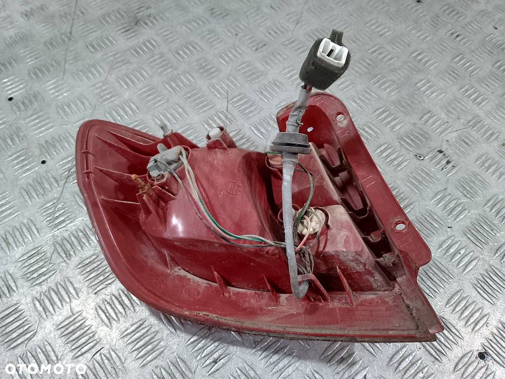 LAMPA TYLNA PRAWA HYUNDAI GETZ 92402-1C5XX HATCHBACK - 2