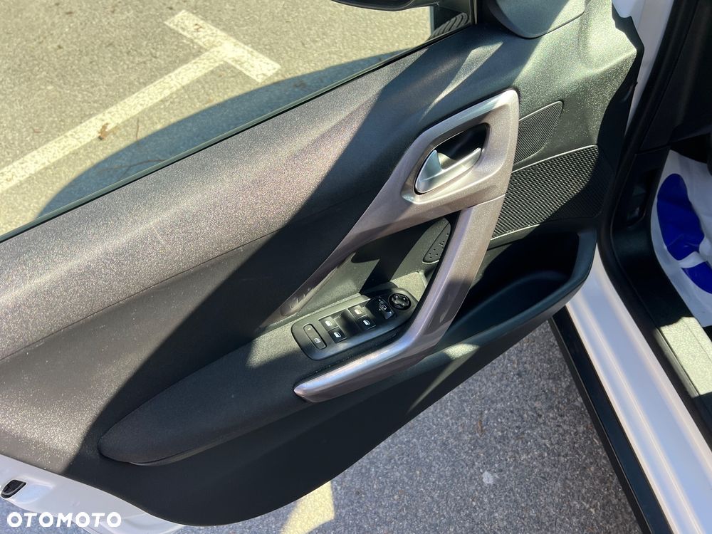 Peugeot 2008 PureTech 82 Urban Move - 21