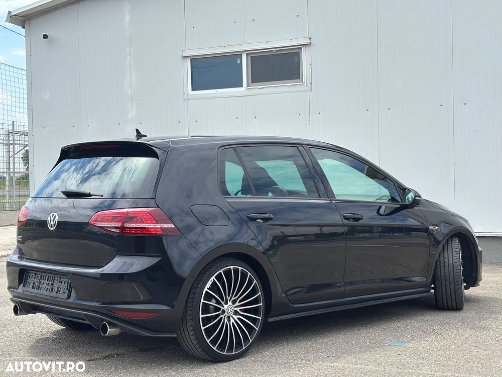 Volkswagen Golf - 8