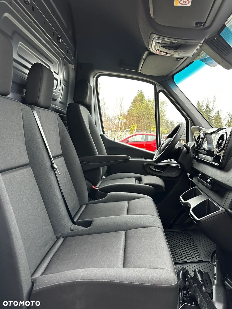 Mercedes-Benz Sprinter - 23