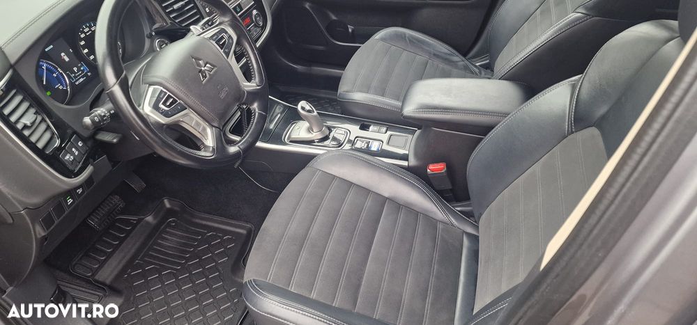 Mitsubishi Outlander 2.4 4WD Diamant+ - 25