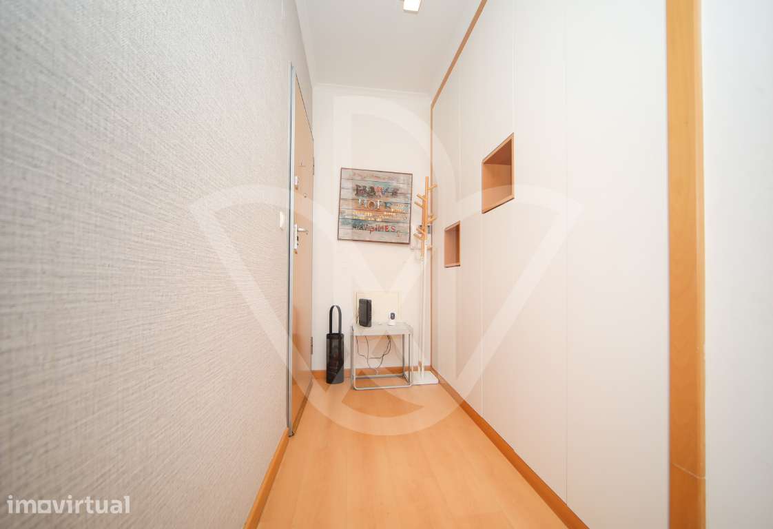 Apartamento T2 com Suíte, Varanda e 2 Lugares de Estacionamento - Grande imagem: 3/36