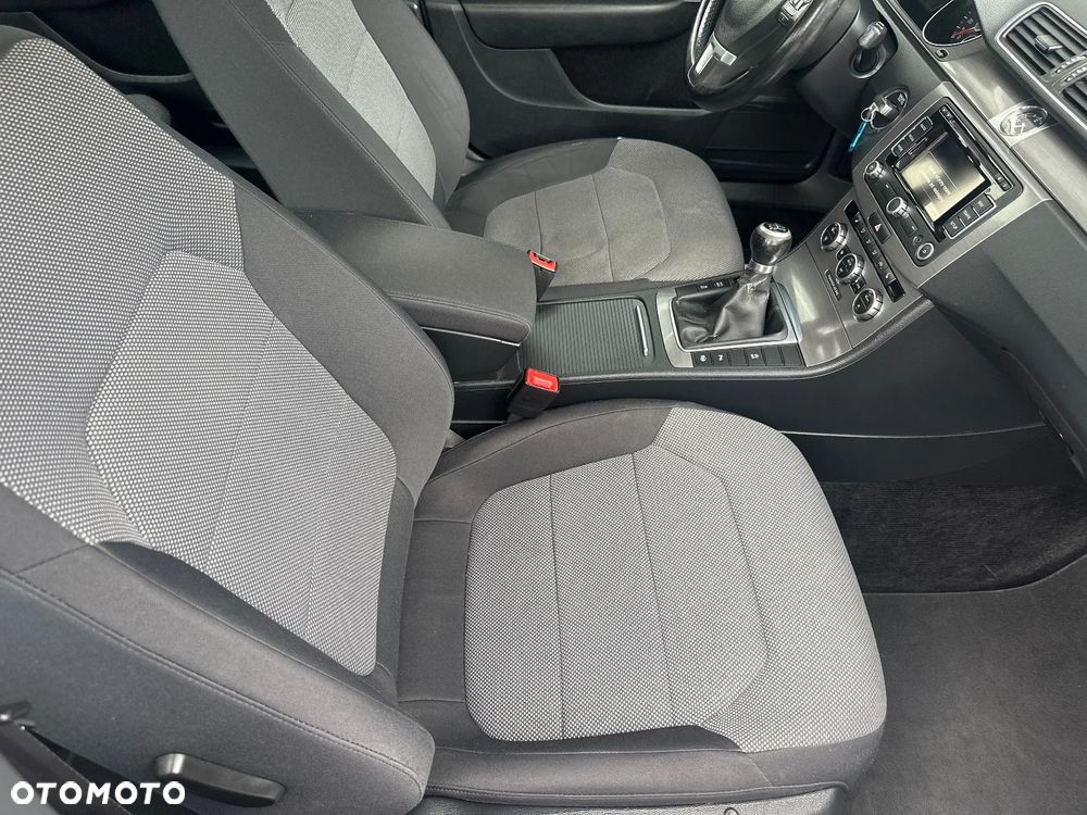 Volkswagen Passat 2.0 Blue TDI SCR Comfortline - 25