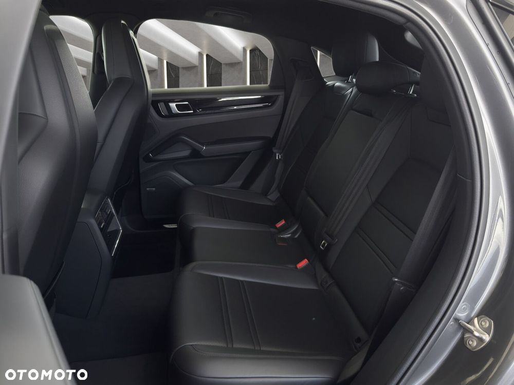 Porsche Cayenne - 16