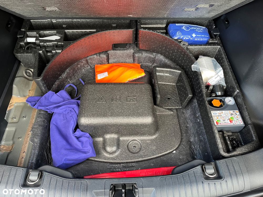 Ford Kuga 2.5 Duratec FHEV ST-LINE - 34