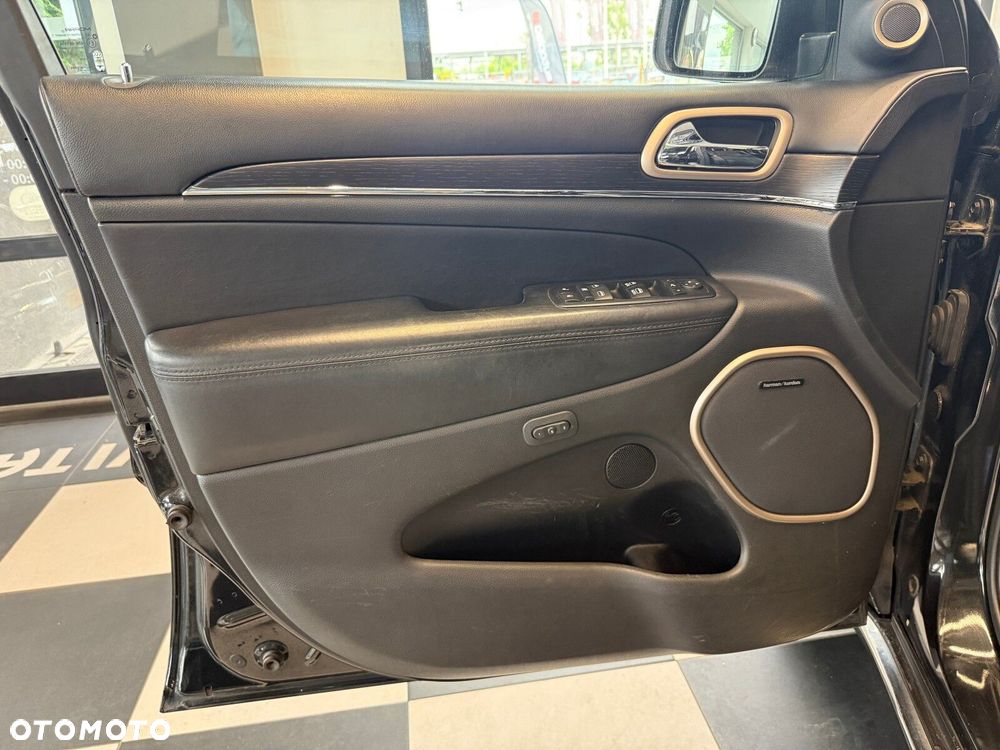 Jeep Grand Cherokee - 24