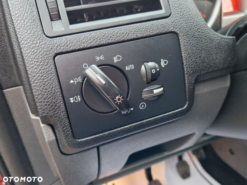 Ford Kuga 2.0 TDCi 2x4 Titanium - 12