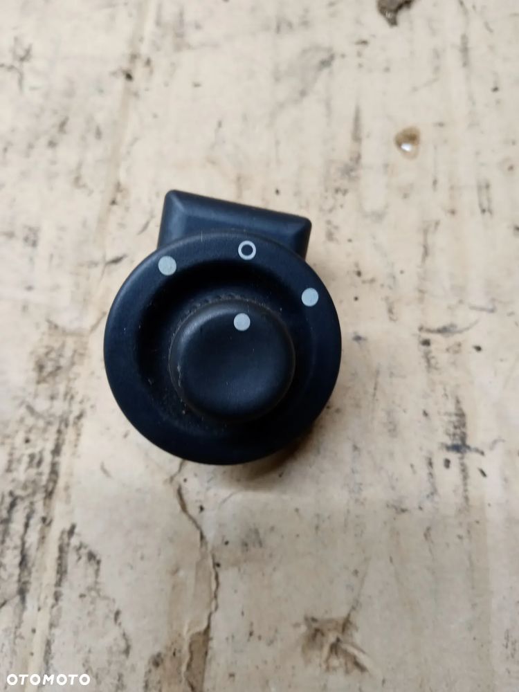 Przełącznik regulacji lusterek Renault Clio III 8200002442B - 1