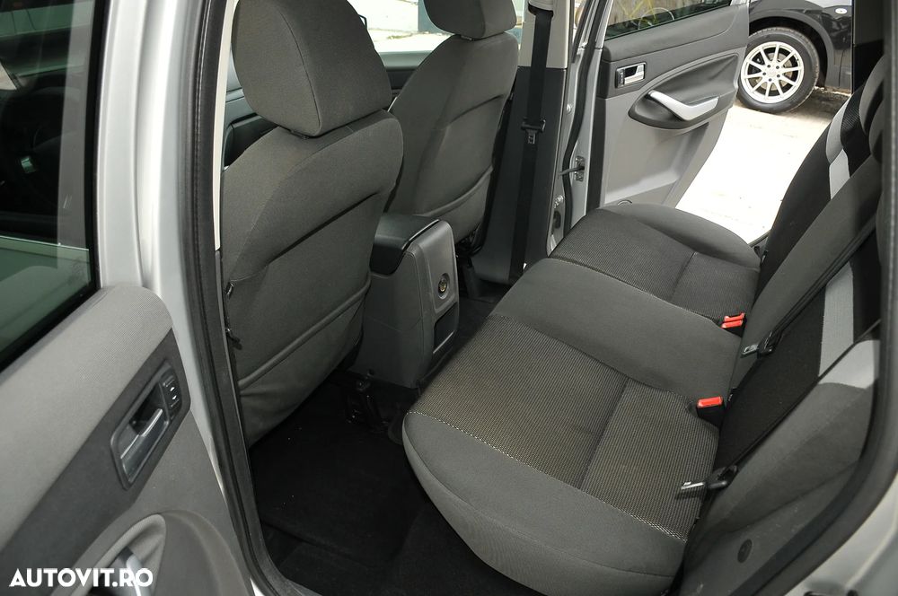 Ford Kuga - 13