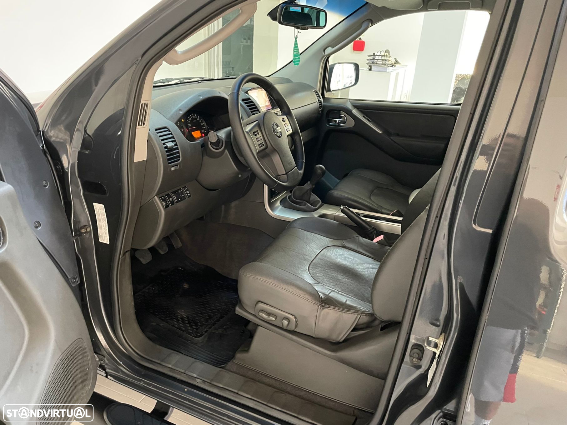 Nissan Navara 2.5 dCi CD LE - 8
