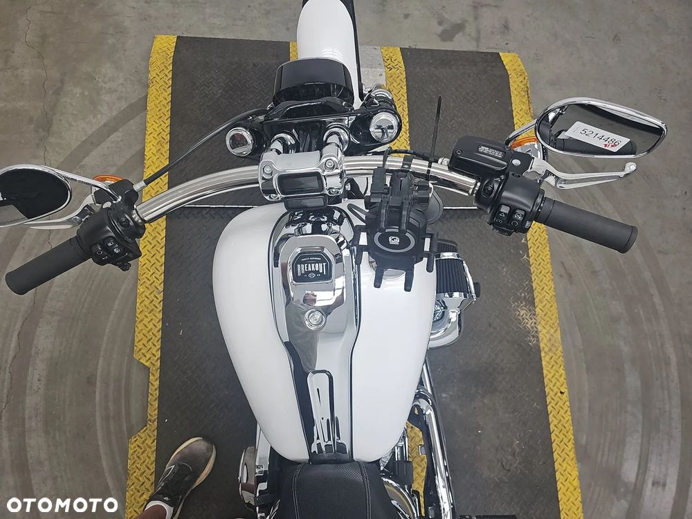 Harley-Davidson Softail Breakout - 7