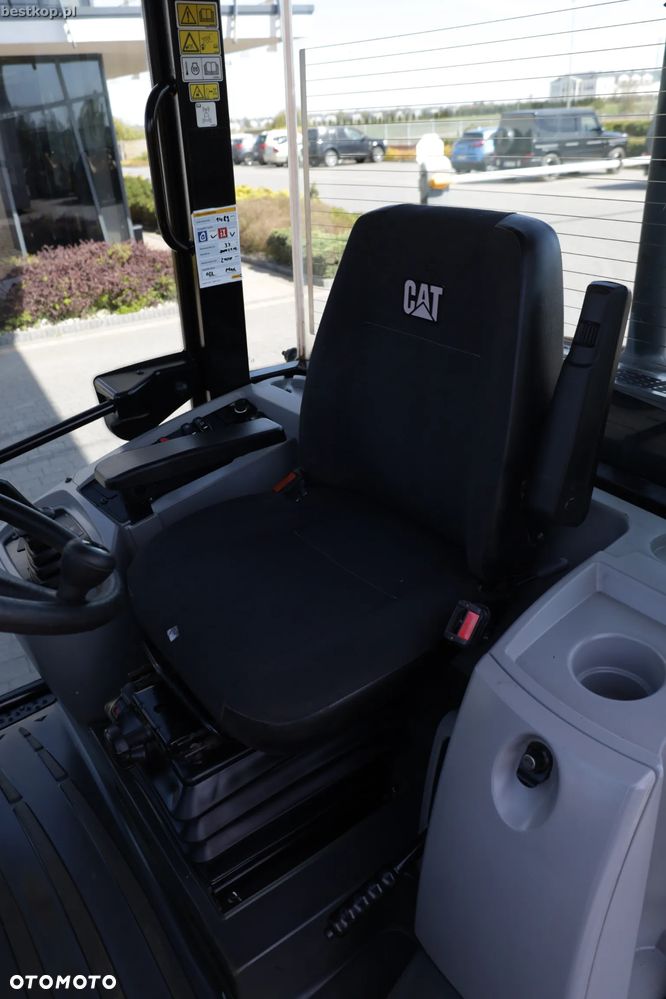 Caterpillar CAT 906M - 23