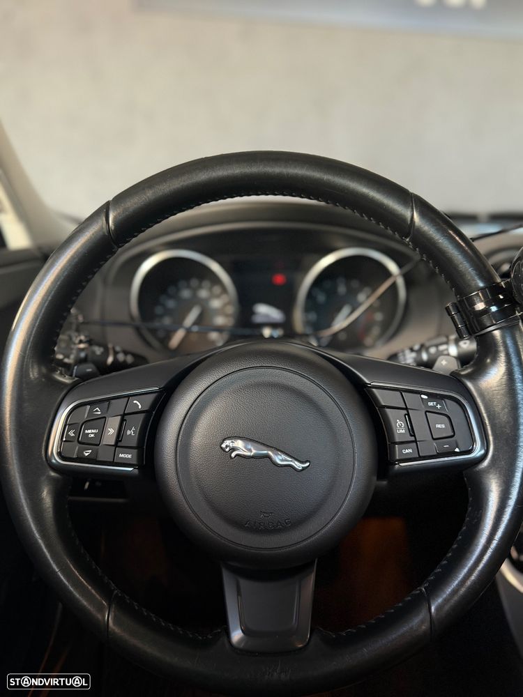 Jaguar XE E-Performance Aut. R-Sport - 16