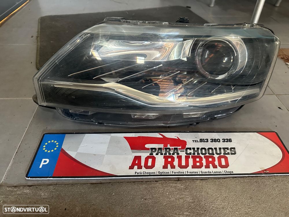Farol esq Skoda rapid xenon - 1