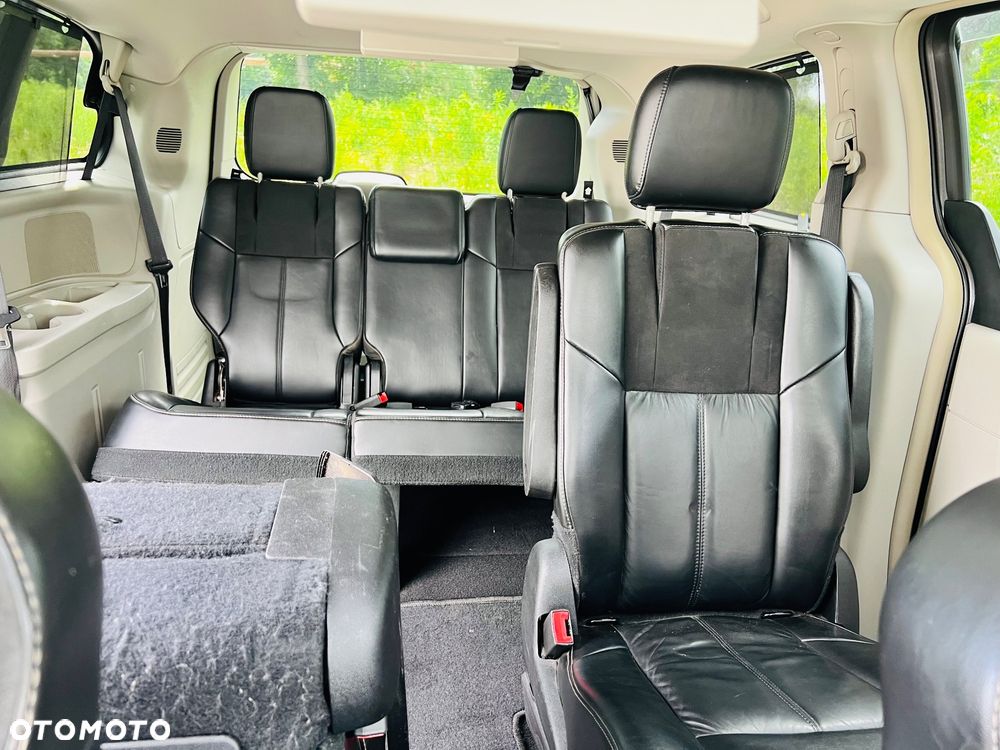 Chrysler Town & Country 3.6 Limited - 35