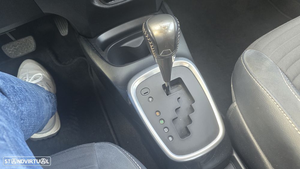 Toyota Yaris 1.5 HSD Sport+P.Techno - 24