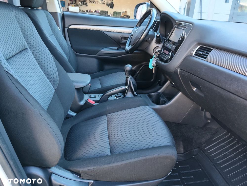 Mitsubishi Outlander - 10