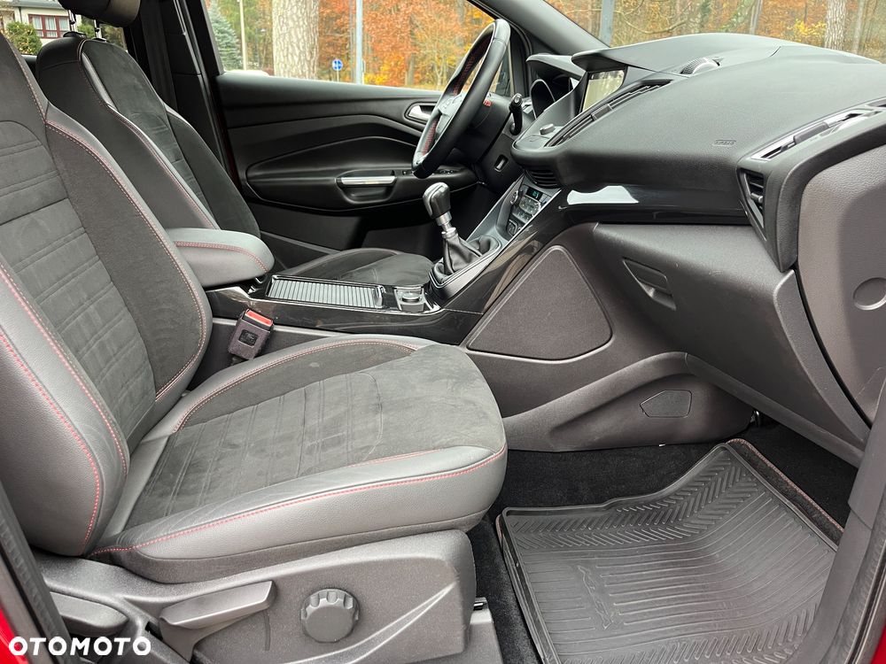 Ford Kuga 1.5 EcoBoost 2x4 ST-Line - 36