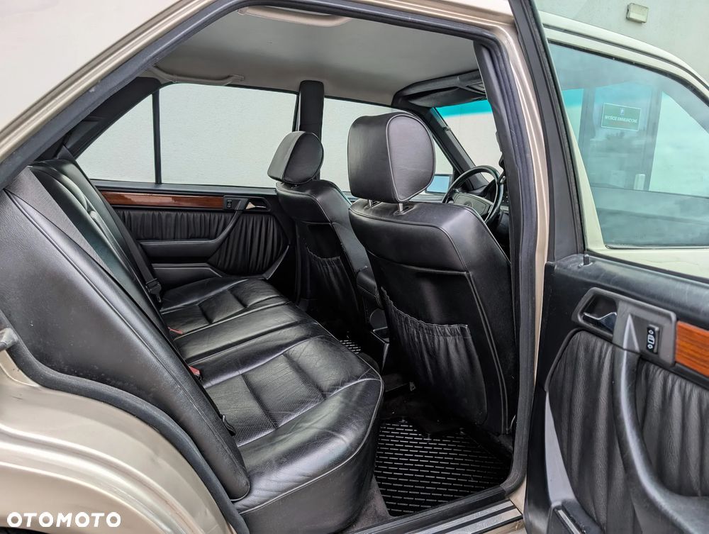 Mercedes-Benz 280 E - 14