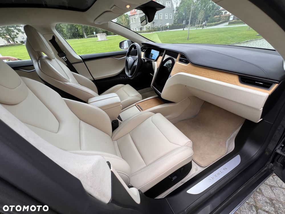Tesla Model S - 20