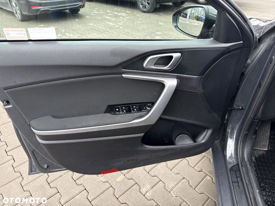 Kia Ceed - 12