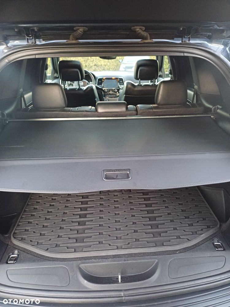 Jeep Grand Cherokee - 23