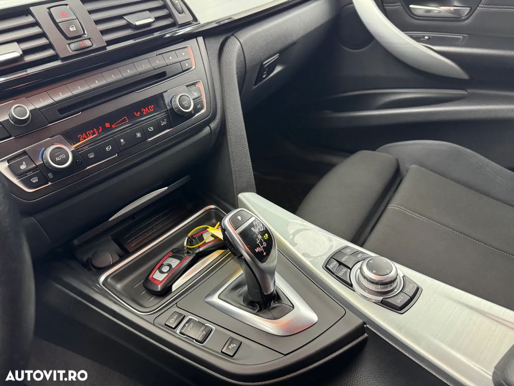 BMW Seria 3 320d Aut. Sport Line - 24