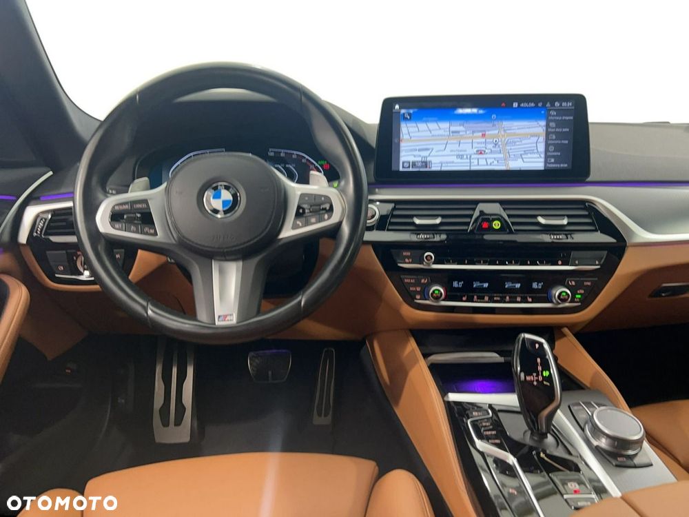 BMW Seria 5 530i mHEV - 9