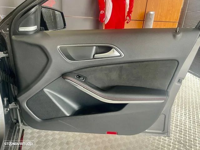 Mercedes-Benz A 45 AMG 4Matic Speedshift 7G-DCT - 28