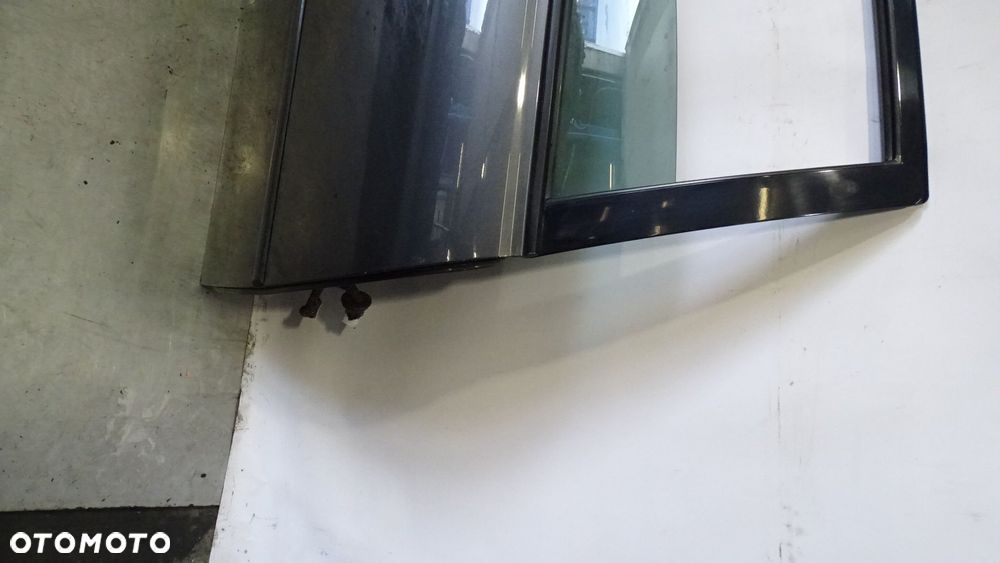 DRZWI PRAWY TYŁ LEXUS IS200 2.0 - 4