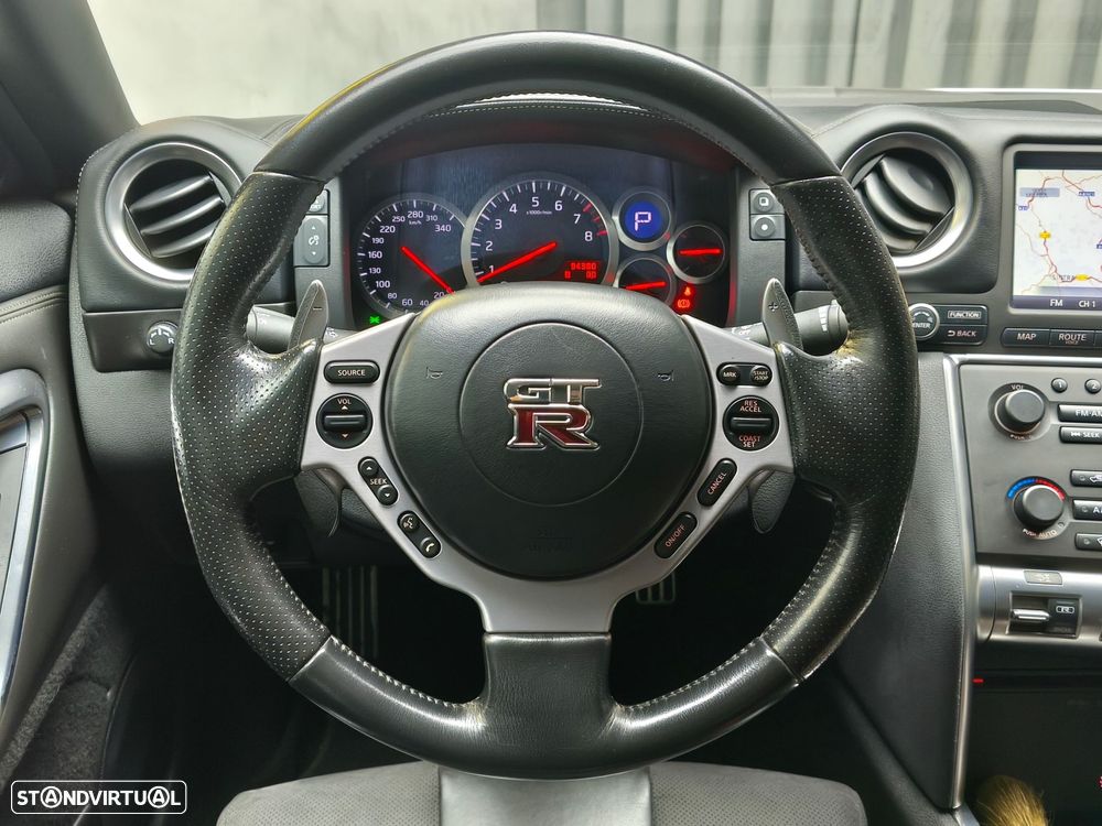 Nissan GT-R - 14