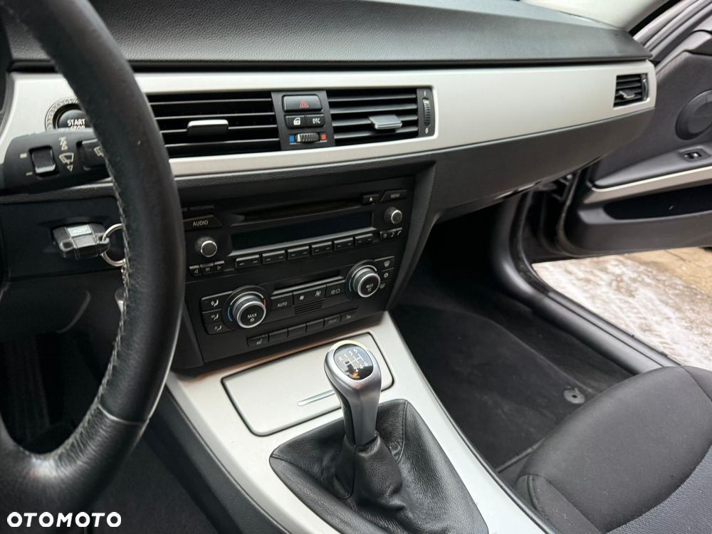 BMW Seria 3 318i - 7