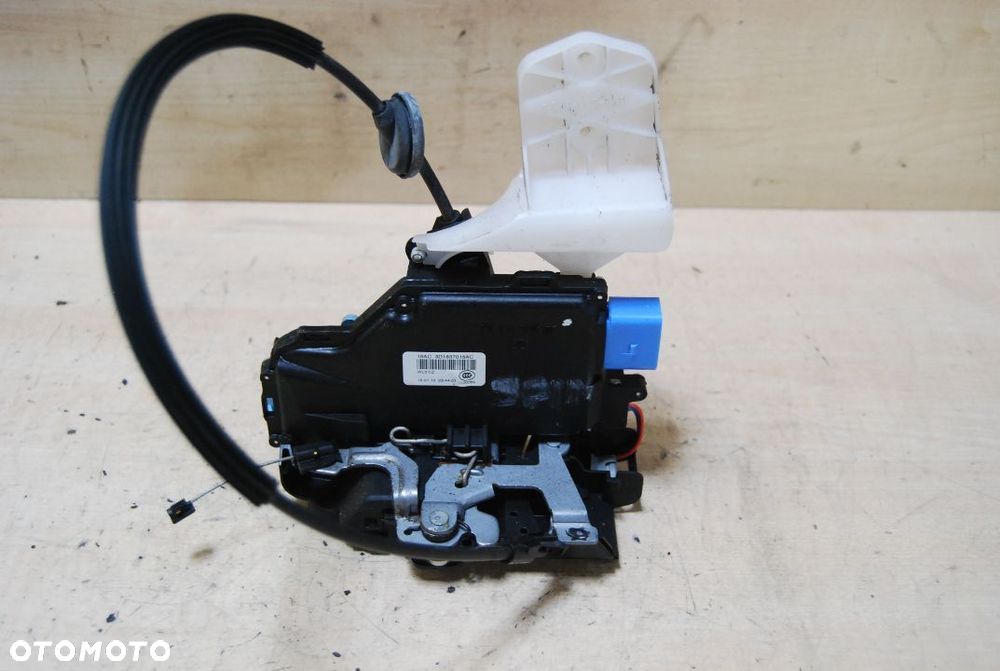 ZAMEK DRZWI PRAWY PRZÓD 9 PIN 3D1837016AC SKODA OCTAVIA II VW TOUAREG GOLF V 3D1837016 - 3