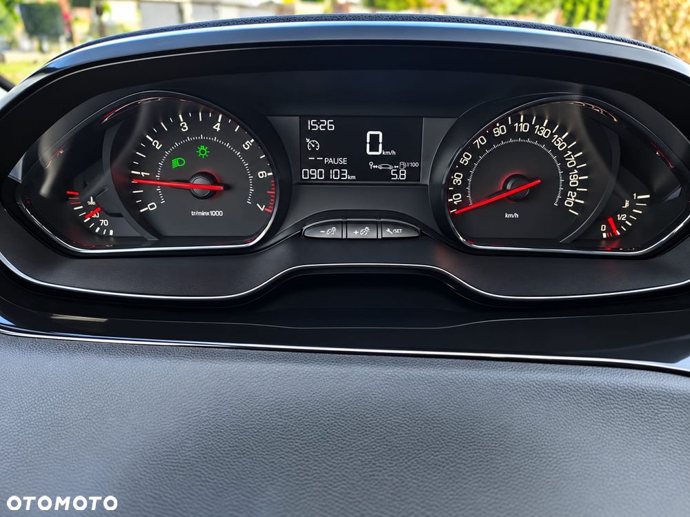 Peugeot 208 - 10