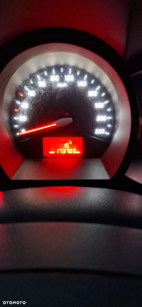 Kia Rio - 12