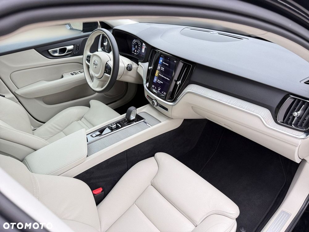 Volvo V60 Cross Country - 25