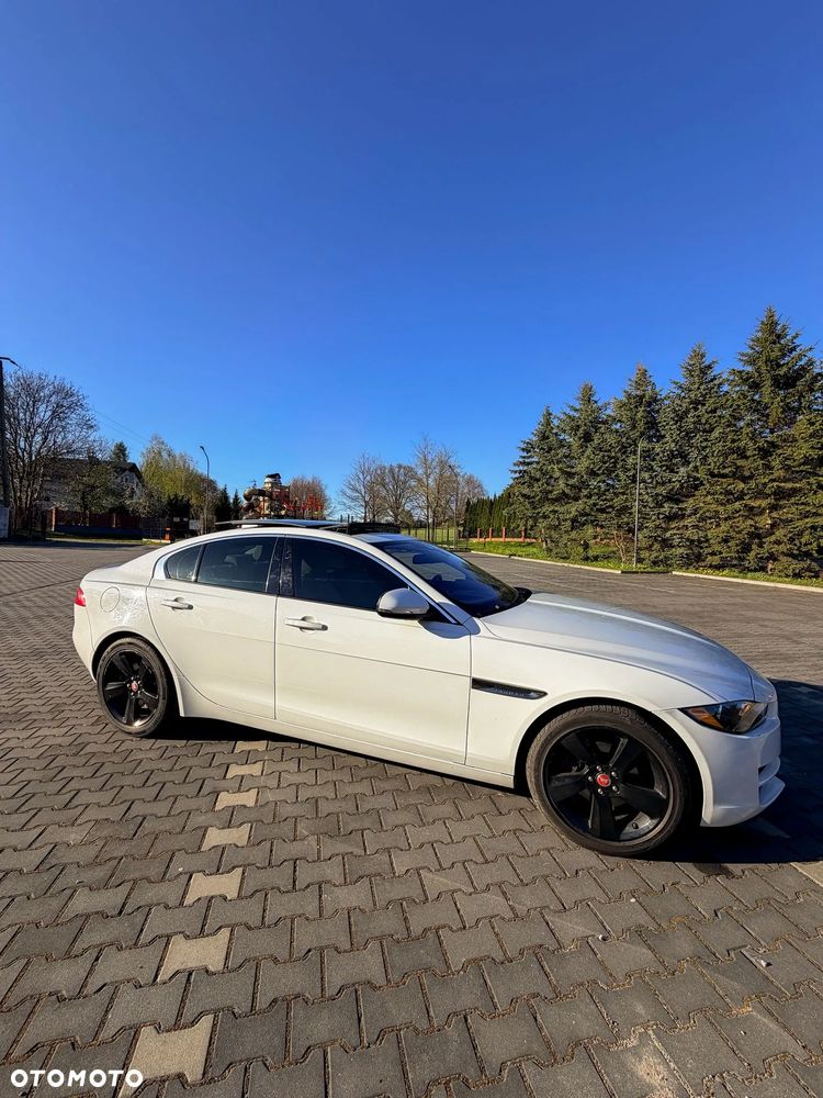 Jaguar XE 25t AWD Prestige - 14