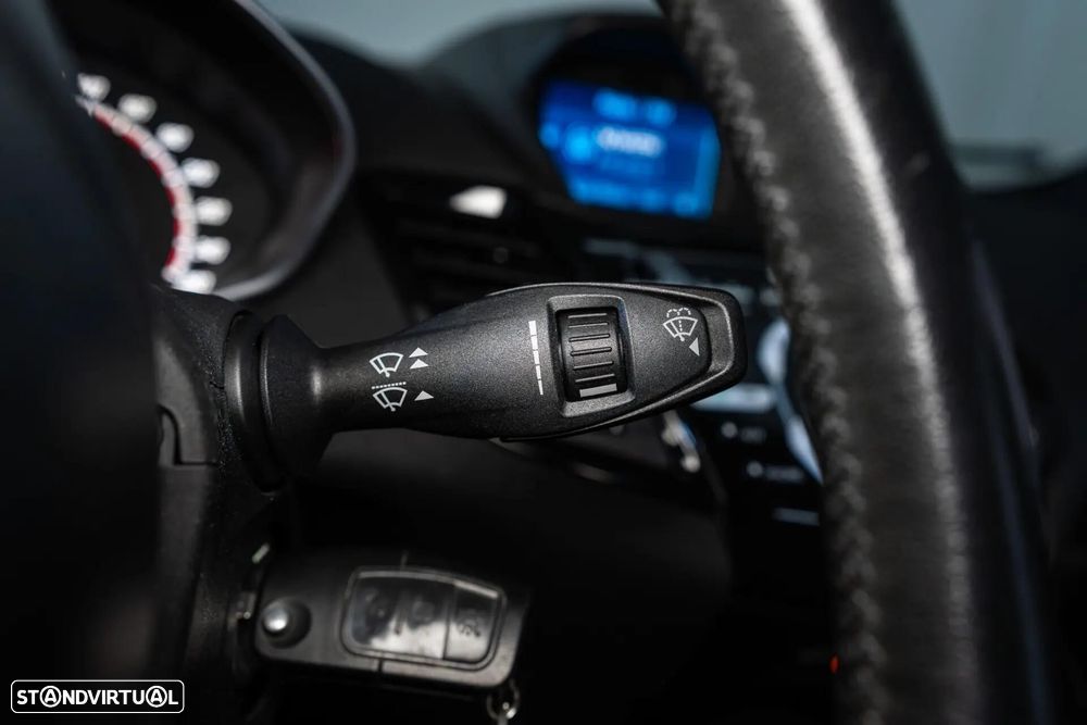 Ford Fiesta 1.6 EcoBoost c/ Pack Pele Desportiva ST - 37