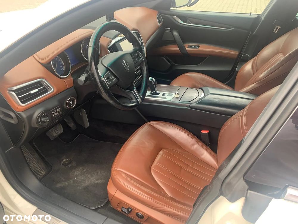 Maserati Ghibli S - 10