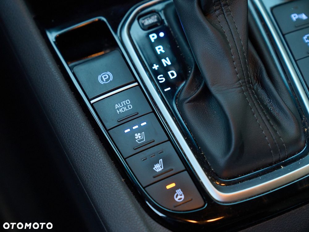 Hyundai IONIQ - 11