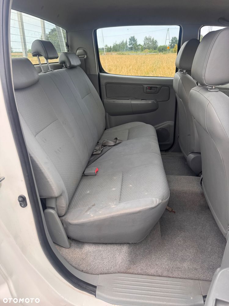 Toyota Hilux 3.0 D-4D Invincible - 17
