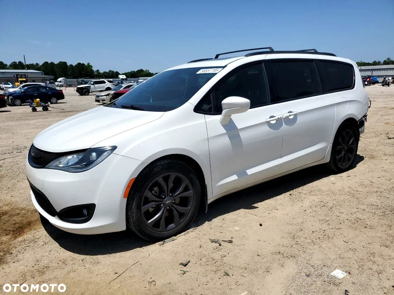 Chrysler Pacifica - 2